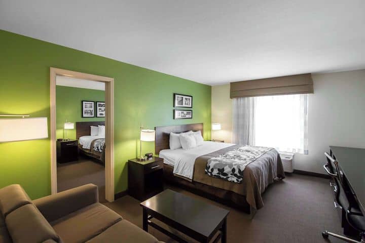 Room 17 of 46