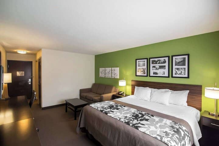 Room 25 of 46